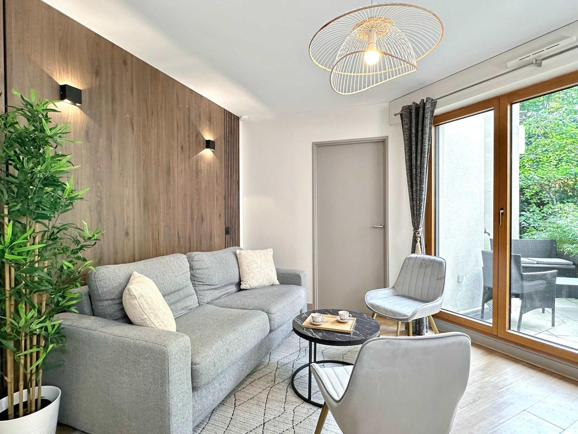 Apartment With Terrace In Porte De Versailles