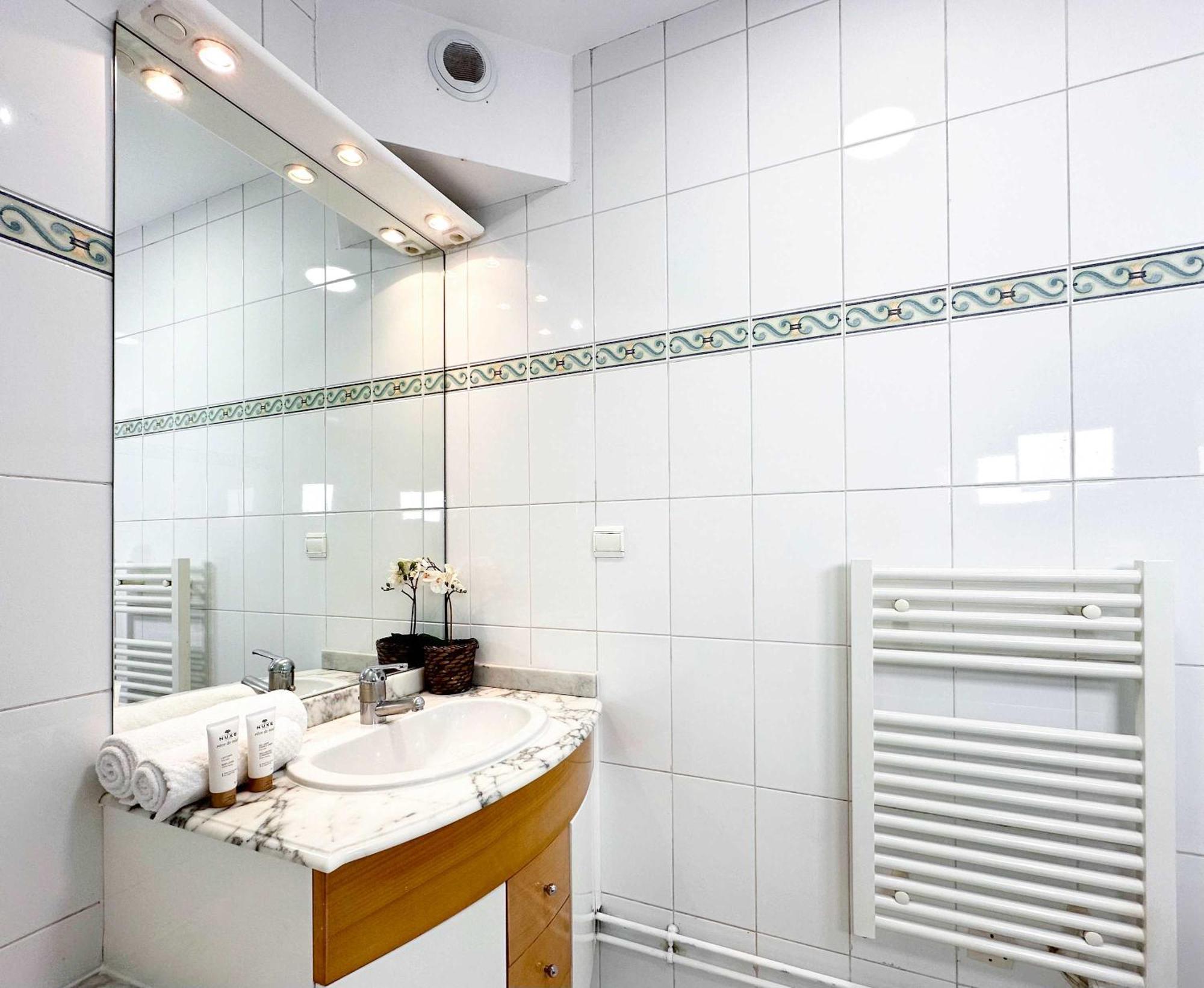 With Terrace In Porte De Versailles Apartment