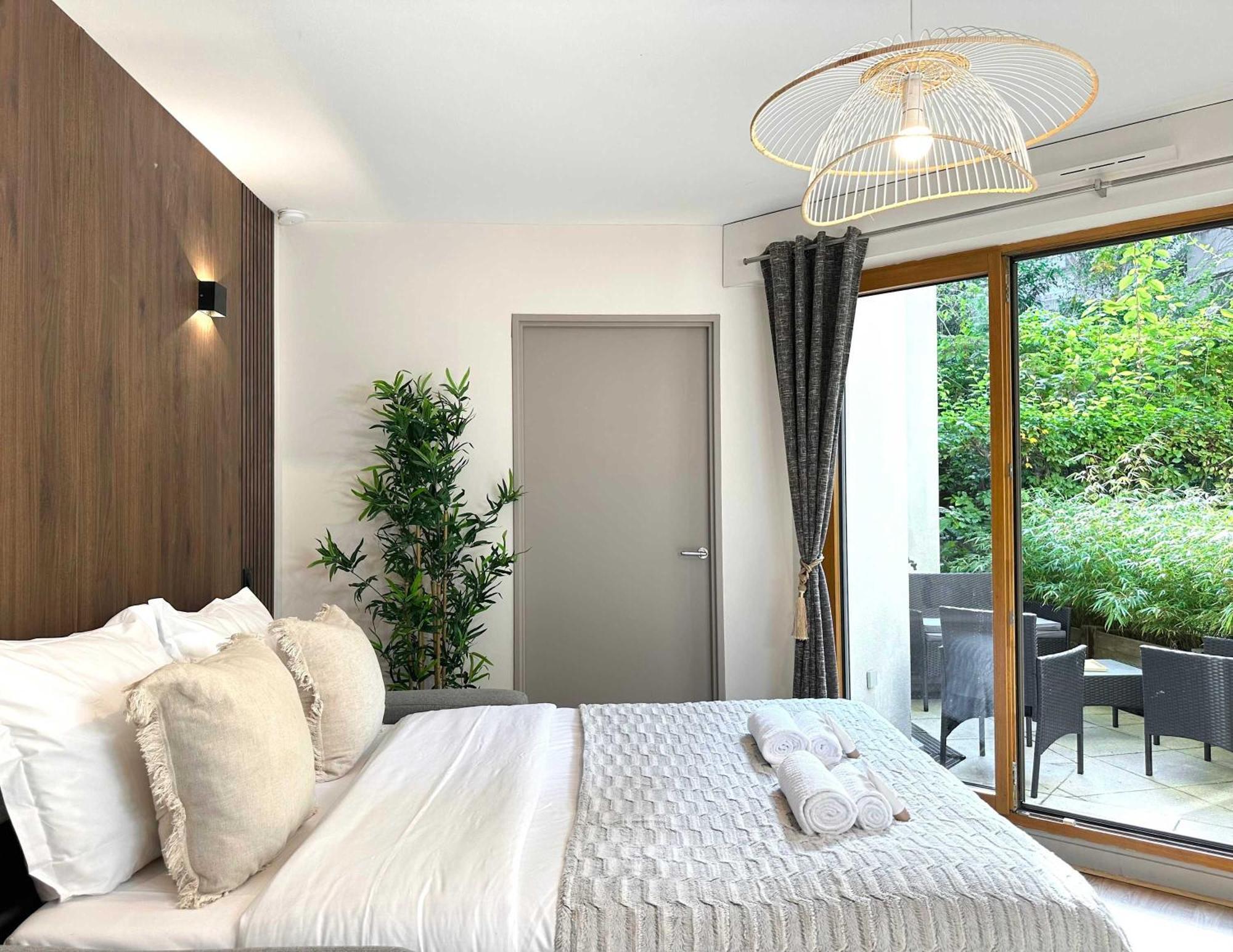 Apartment With Terrace In Porte De Versailles
